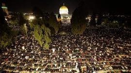 280 ألفا صلوا بالأقصى ليلة أمس