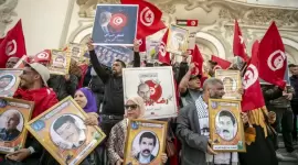 المتظاهرون وسط العاصمة التونسية