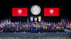 جانب من حفل التخرج