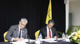 خلال توقيع بنود العقدين