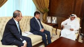 سعادة وزير المواصلات خلال استلامه الرسالة من السفير التركي