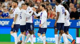 ميسي يحتفل بالهدف