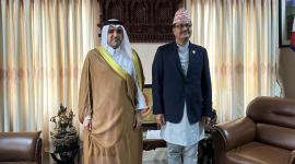 على هامش الاجتماع