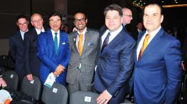 سفير قطر خلال المشاركة في المعرض