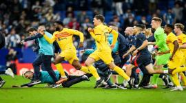 خلال خروج لاعبو برشلونة من الملعب