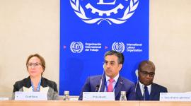 سعادة الدكتور على بن صميخ المري وزير العمل يترأس المؤتمر