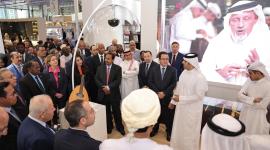 سعادة الشيخ عبدالرحمن بن حمد آل ثاني وزير الثقافة خلال زيارته لمعرض الكتاب