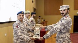 سعادة رئيس الأركان خلال تكريم الخريجين