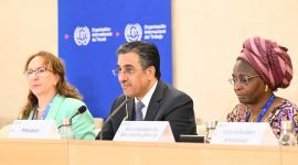 سعادة الدكتور علي بن صميخ المري وزير العمل خلال المؤتمر