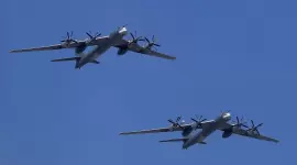قاذفتان استراتيجيتان اشتركتا في المناورة الجوية