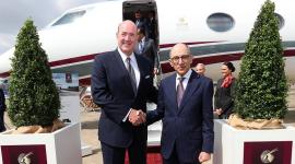 سعادة السيد أكبر الباكر الرئيس التنفيذي لمجموعة الخطوط الجوية القطرية خلال المعرض