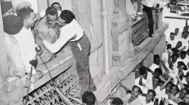 الرئيس المصري الراحل جمال عبد الناصر خلال مؤتمر جماهيري