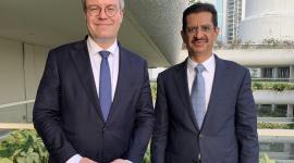 على هامش الاجتماع