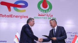 جانب من توقيع العقود