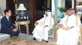 خلال تسليم نسخة من أوراق الاعتماد