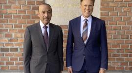 على هامش الاجتماع