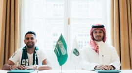 جانب من توقيع العقد