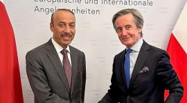 على هامش الاجتماع