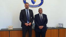 على هامش الاجتماع