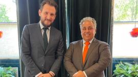 جانب من تسليم الرسالة الخطية