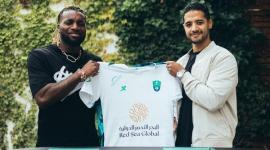 ألان سان ماكسيمان مع قميص الأهلي السعودي