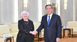 رئيس الوزراء الصيني مع وزيرة الخزانة الأمريكية