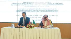 جانب من توقيع الاتفاقيات