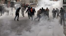 وقوع عشرات الإصابات بالاختناق