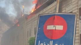 الحريق يتصاعد من واجهة مبنى الأوقاف المصرية