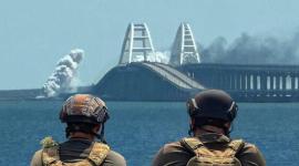 ألسنة الدخان تتصاعد من جسر القرم