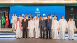 صورة جماعية عقب توقيع الاتفاقية