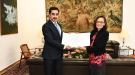 جانب من تسليم أوراق الاعتماد