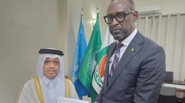 جانب من تسليم الرسالة الخطية