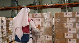 جانب من توزيع المساعدات