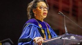 جوان إيبس رئيسة الجامعة التي توفيت