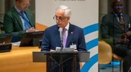 سعادة السيد سلطان بن سعد المريخي وزير الدولة للشؤون الخارجية