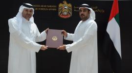 جانب من تسليم البراءة القنصلية