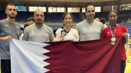 مرام الفطناسي بعد حصدها الفضية ومعها  نور نزار صاحبة البرونزيتين