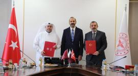 جانب من توقيع الاتفاقيات