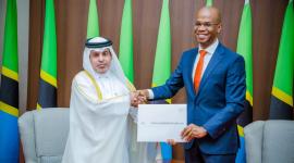 خلال تسليم نسخة من أوراق الاعتماد