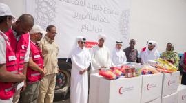 جانب من تقديم المساعدات