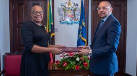 جانب من تسليم أوراق الاعتماد