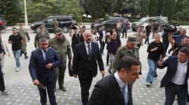 خلال وصول الوفد