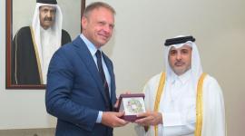 على هامش الاجتماع