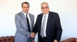 على هامش الاجتماع