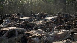 مجمع للسيارات التي قصفت خلال هجوم السابع من أكتوبر الماضي