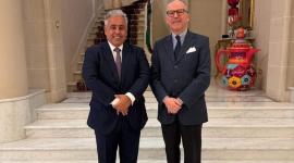 على هامش الاجتماع