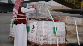 الطائرة تتضمن مواد غذائية مقدمة من قطر للتنمية وقطر الخيرية