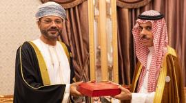 جانب من تسليم الرسالة الخطية