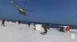 الحوثيون صوروا مشاهد لعملية السيطرة على السفينة التي يملكها رجل أعمال إسرائيلي